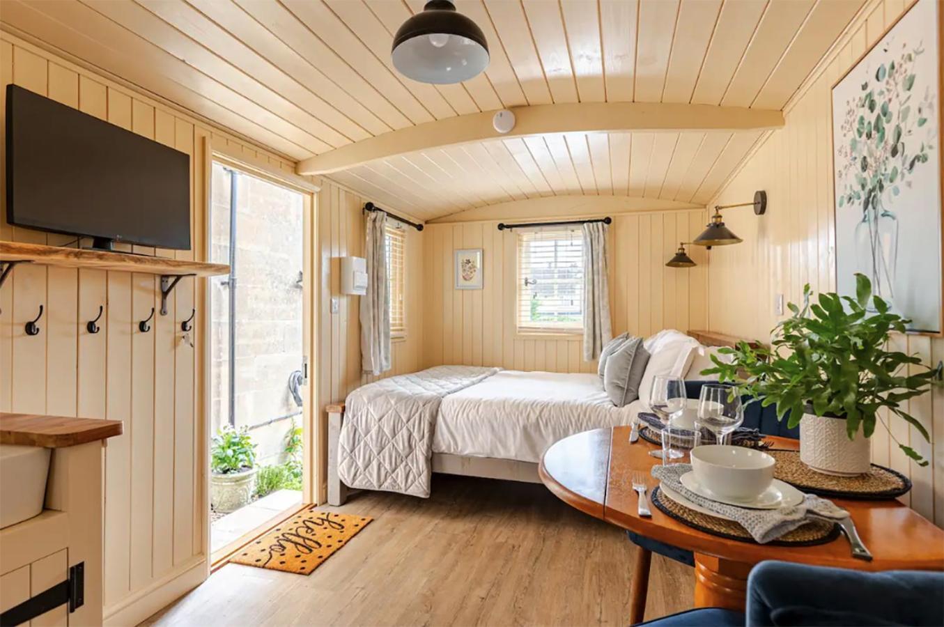 Shepherd'S Hut, Bath Exterior photo